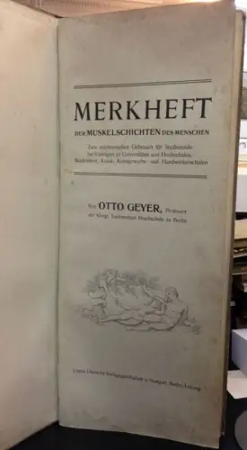 Geyer, Otto: Merkheft der Muskelschichten des Menschen. Zum zeichnerischen Gebrauch für Studierende bei Vorträgen an Universitäten und Hochschulen, Akademien, Kunst, Kunstgewerbe- und Handwerkerschulen. 
