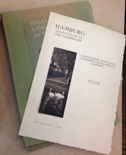 Juhl, Ernst (Hrsg.): Hamburg. Land und Leute der Niederelbe. Aufgenommen im Auftrag der Freien und Hansestadt Hamburg. 4 Textbl. mit mont. Titelvignette und 90 Tafeln.. 