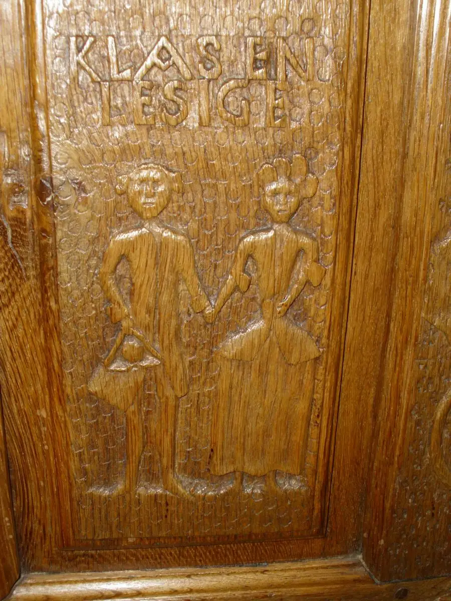 Hochzeitstruhe, Eichenholz, geschnitzt, Niederrhein/Westfalen, Ende 18. Jh. 9