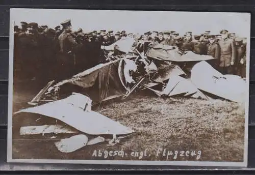 [Echtfotokarte schwarz/weiß] Abgesch.engl.Flugzeug. 