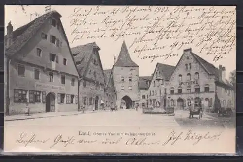 [Echtfotokarte schwarz/weiß] Lauf, Oberes Tor mit Kriegerdenkmal. 