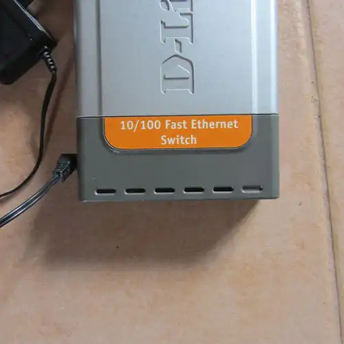 D-Link DES-1008D Netzwerk Ethernet Switch, 8 Buchsen