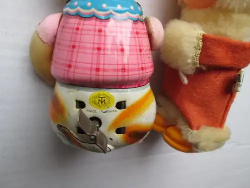 2 Japan Spielzeuge Puppe von Karmar ca.16 cm und Blechkatze