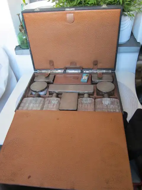 Solingen K Pfeil Reise Damen / Herren Beautykoffer, Silber 800 Kristallglas geschliffen Lederkoffer um 1927 2