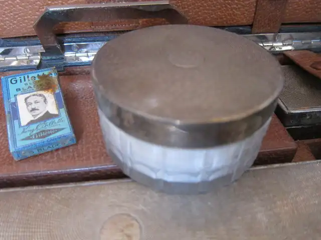 Solingen K Pfeil Reise Damen / Herren Beautykoffer, Silber 800 Kristallglas geschliffen Lederkoffer um 1927 3