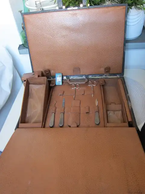 Solingen K Pfeil Reise Damen / Herren Beautykoffer, Silber 800 Kristallglas geschliffen Lederkoffer um 1927 4