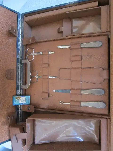 Solingen K Pfeil Reise Damen / Herren Beautykoffer, Silber 800 Kristallglas geschliffen Lederkoffer um 1927 5