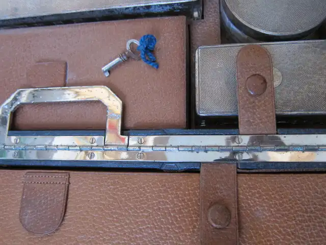 Solingen K Pfeil Reise Damen / Herren Beautykoffer, Silber 800 Kristallglas geschliffen Lederkoffer um 1927 7