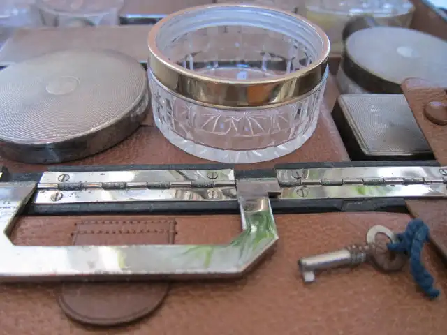 Solingen K Pfeil Reise Damen / Herren Beautykoffer, Silber 800 Kristallglas geschliffen Lederkoffer um 1927 8