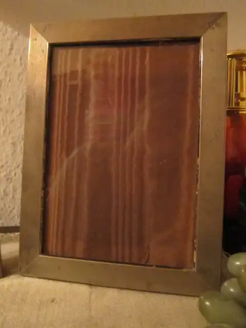 2 identische Bilderrahmen zum Aufstellen,  guillochiert, Silber 800 gepunzt & Holz, um 1927 2