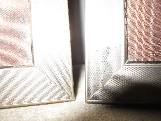 2 identische Bilderrahmen zum Aufstellen,  guillochiert, Silber 800 gepunzt & Holz, um 1927 3