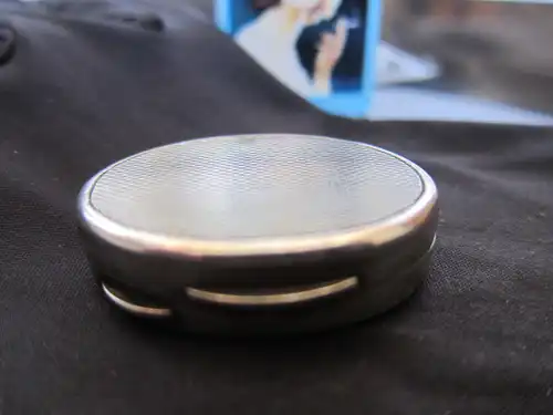 ovale Rosenkranz- Dose " Gott schütze Dich", guillochiert , Silber 800 gepunzt