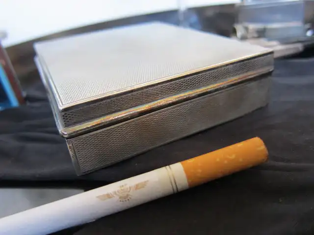 C W WIDMANN Zigarettendose  guillochiert , Silber 835 gepunzt, Holzeinsatz 2