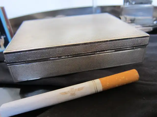 C W WIDMANN Zigarettendose  guillochiert , Silber 835 gepunzt, Holzeinsatz 3