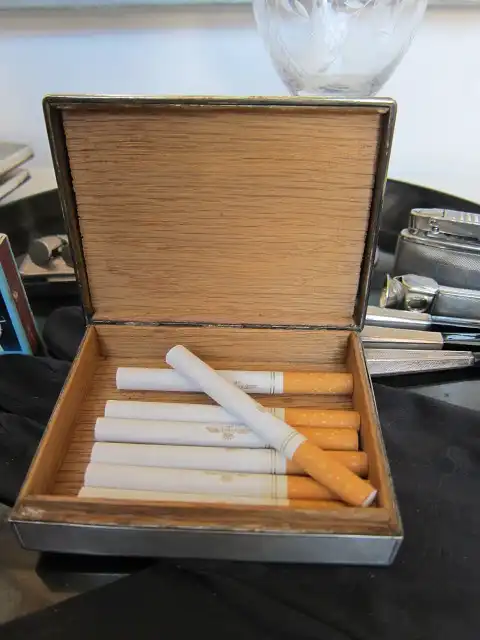 C W WIDMANN Zigarettendose  guillochiert , Silber 835 gepunzt, Holzeinsatz 6