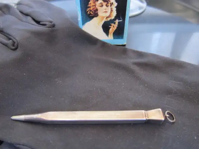 feiner Damen Drehbleistift mit Öse , incl. Mine, viereckig, guillochiert, Silber 800 gepunzt 1