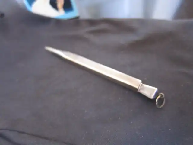 feiner Damen Drehbleistift mit Öse , incl. Mine, viereckig, guillochiert, Silber 800 gepunzt 5