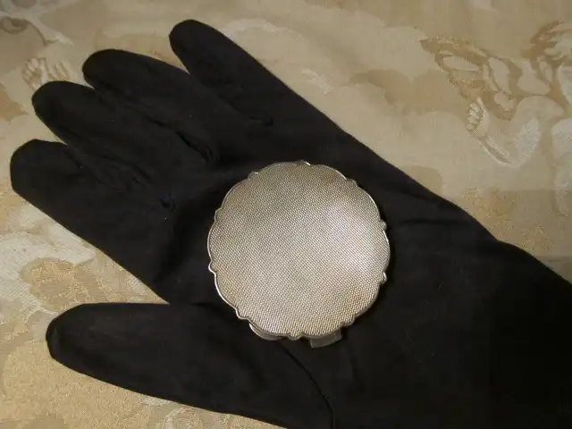 Puderdose mit Spiegel & Pad vollständig, Silber 835 guillochiert um 1927 0