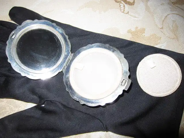 Puderdose mit Spiegel & Pad vollständig, Silber 835 guillochiert um 1927 3