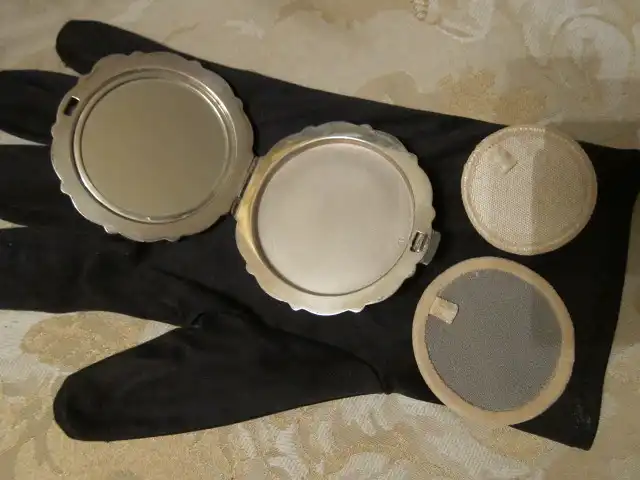 Puderdose mit Spiegel & Pad vollständig, Silber 835 guillochiert um 1927 4