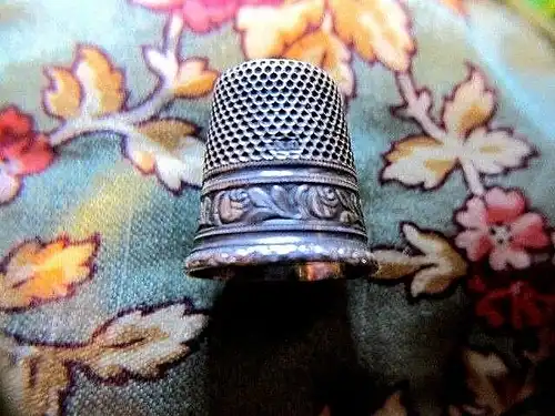 Fingerhut thimble, Rosen Roses, Silber silver 800 WL + Seiden- Nadelkissen,1920