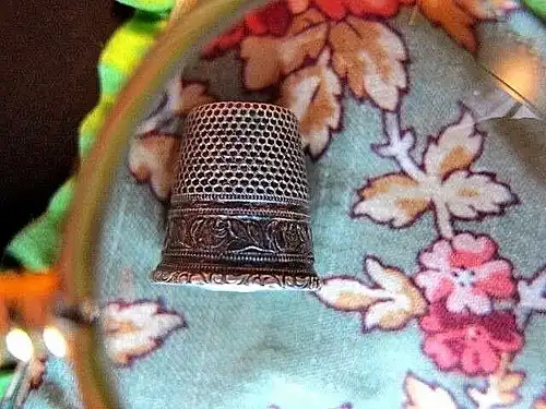 Fingerhut thimble, Rosen Roses, Silber silver 800 WL + Seiden- Nadelkissen,1920