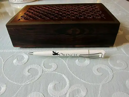 Schreibzeug Stifte Schmuck- Dose Mahagoni Messingintarsien geschnitzt Handarbeit