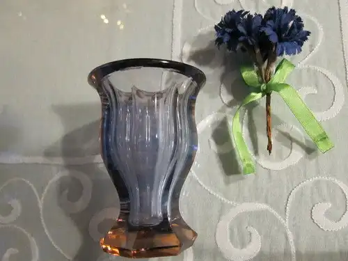Original SZKLO Czech Vase "Lotus" pink / rose' 27 cm, 20.Jhd., Vitrinenzustd.