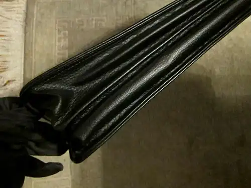 Elegante moderne Aktentasche Lederimitat schwarz, Metallapplikationen 42 x 30 cm