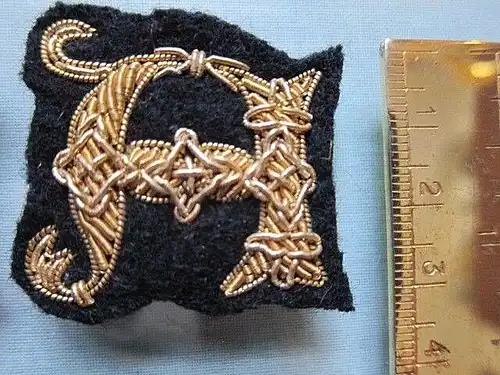 22 x Hand Stickerei Emblem "A",schwarz Bouillon GOLD - fäden, 3,5 x 3,5 cm, NEU