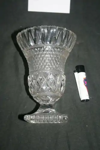 (N68) Pressglas-Vase