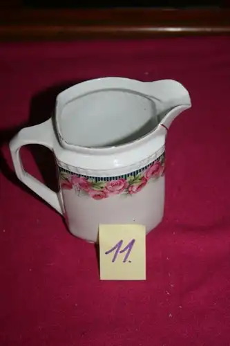 (12)  Kännchen-Rosendekor