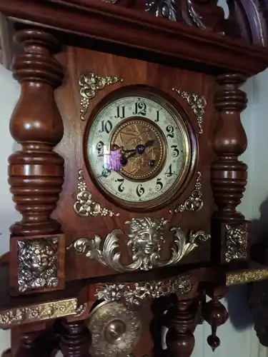 Freischwinger,Wanduhr