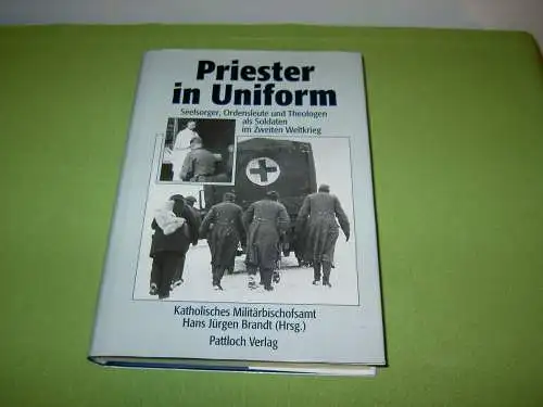 Priester in Uniform - Seelsorger, Ordensleute und Theologen als Soldaten im Zweiten Weltkrieg. 