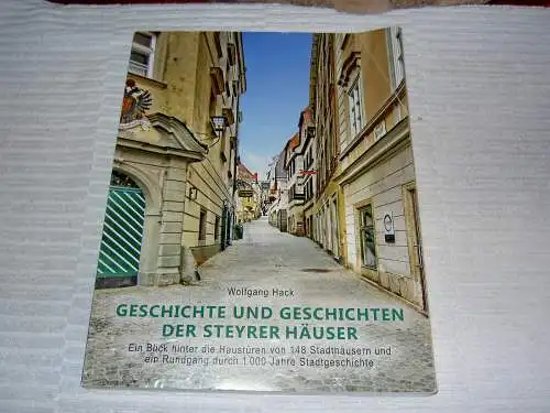 Hack, Wolfgang: Geschichte und Geschichten der Steyrer Häuser; Ein Blick hinter Haustüren von 148 Stadthäusern und ein Rundgang durch 1000 Jahre Stadtgeschichte. 
