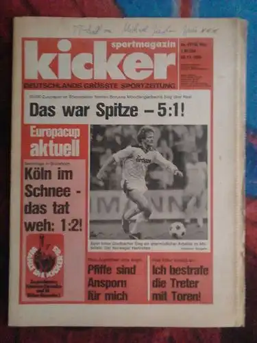 Kicker Sportmagazin 97/85: Rudi Völler: Ich bestrafe die Treter mit Toren /28.11.1985. 