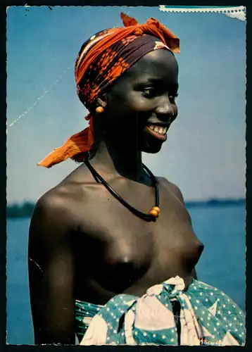 AK   Africa in Pictures - Un gracieux sourire - Winning smile ..... [ D297 ]