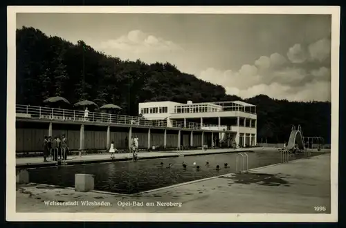 AK    Wiesbaden : Opel - Bad am Neroberg ..... [ D726 ]