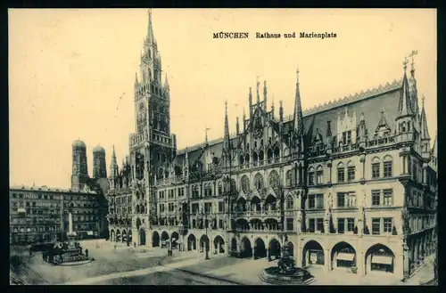 AK    München - Rathaus + Marienplatz ..... [ D741 ]