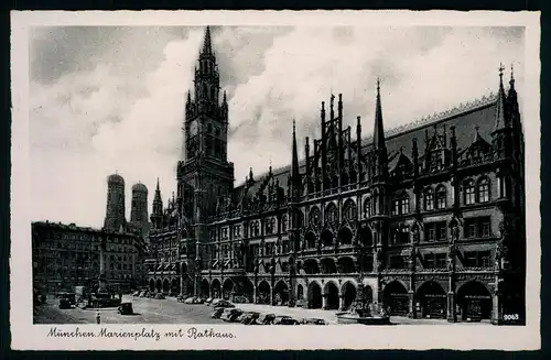AK   München - Marienplatz mit Rathaus ..... [ D774 ]