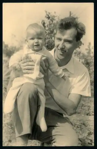AK   Stolzer Vater mit Kind ..... [ D799 ]