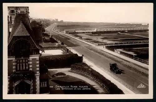 AK   Deauville - Plage Fleurie - Les Terrasses et les Jardins ..... [ H273 ]