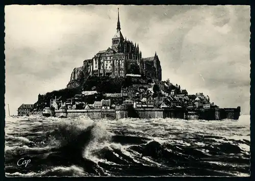 AK    Mont - Saint - Michel : A marée haute ..... [ H712 ]