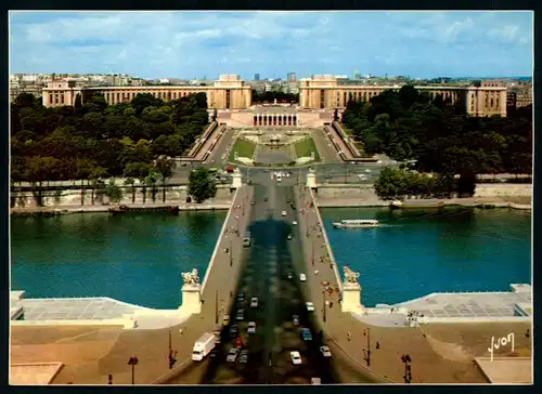 AK    Paris : La Palais et les Jardins de Chaillot , I'ombre de la Tour Eiffel sur le Pont d'léna ..... [ H793 ]