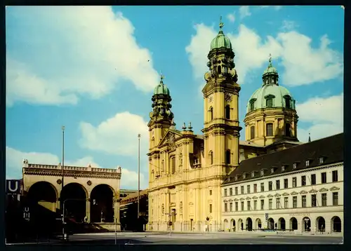 AK    München : Feldherrnhalle + Theatinerkirche ..... [ H807 ]