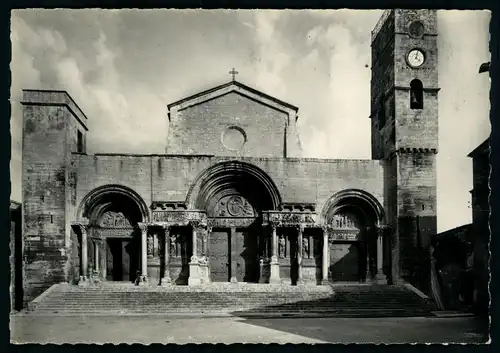 AK    Saint - Gilles : Eglise  Abbatiale XIIe siècle ..... [ H817 ]