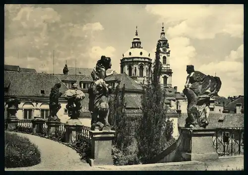 AK     Praha / Prag - Chrám sv. Mikuláse z Vrtbovské zahrady / Niklaskirche vom Vrtba Garten ..... [ H861 ]