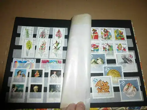Briefmarkensammlung in 9 Alben mit DDR Europa Briefmarken 1965 - 1990 Konvolut