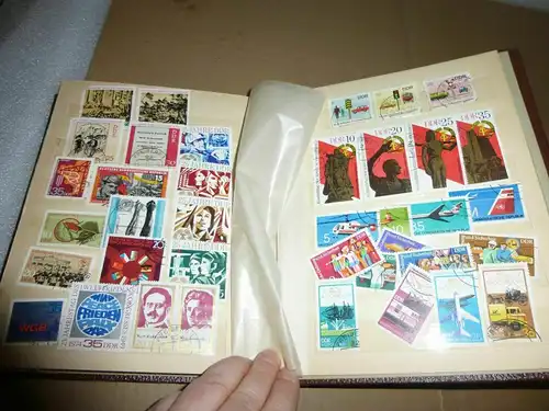 Briefmarkensammlung in 9 Alben mit DDR Europa Briefmarken 1965 - 1990 Konvolut