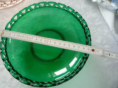 2 x Glas Schale - braun und grün - am Rand Löcher - Durchmesser 20 cm - ehem. DDR Vintage